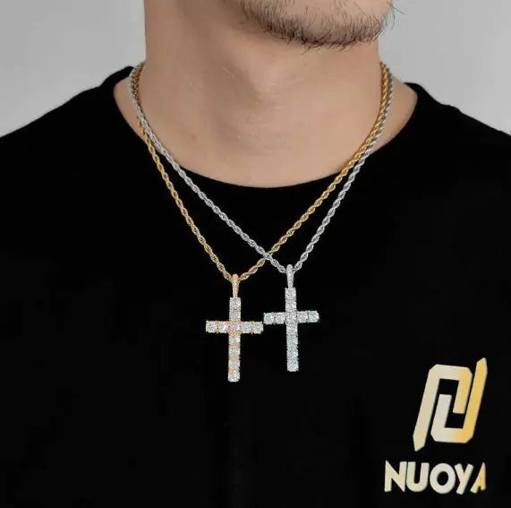 Stort Korshalsband ✝️ – Ikonisk Street Style