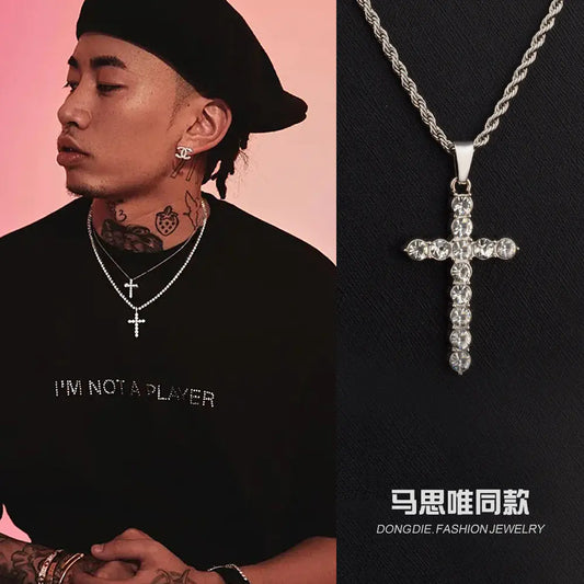 Korshalsband med Glittrande Stenar  ✝️