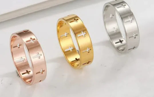 Hollow Cross Ring ✝️ – Modern Design med Östasiatiska Influencer