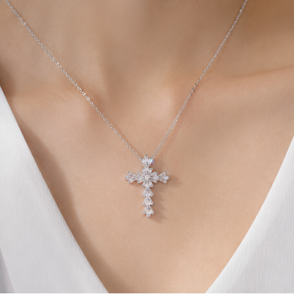 Frostkorset – Skimmrande Kors halsband för Dam