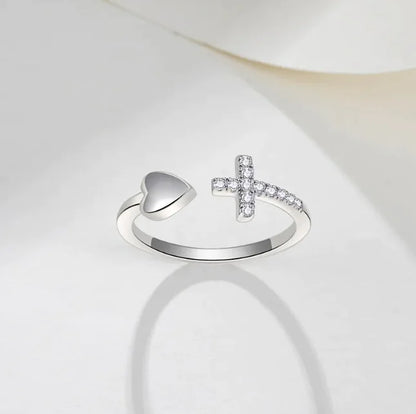 💍 Kors & Hjärta Ring i Vitguldston 💍