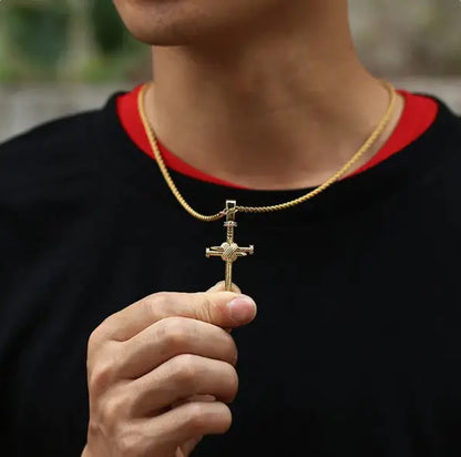 ✨ Spik Kors Halsband med Zirkonstenar ✨