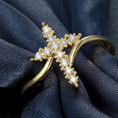 Skimrande Kors Ring – Kristen Ring med Stenar för Kvinnor