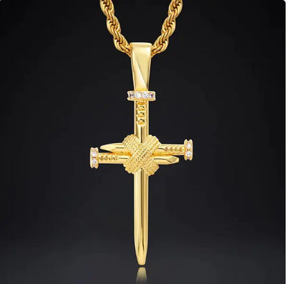 ✨ Spik Kors Halsband med Zirkonstenar ✨