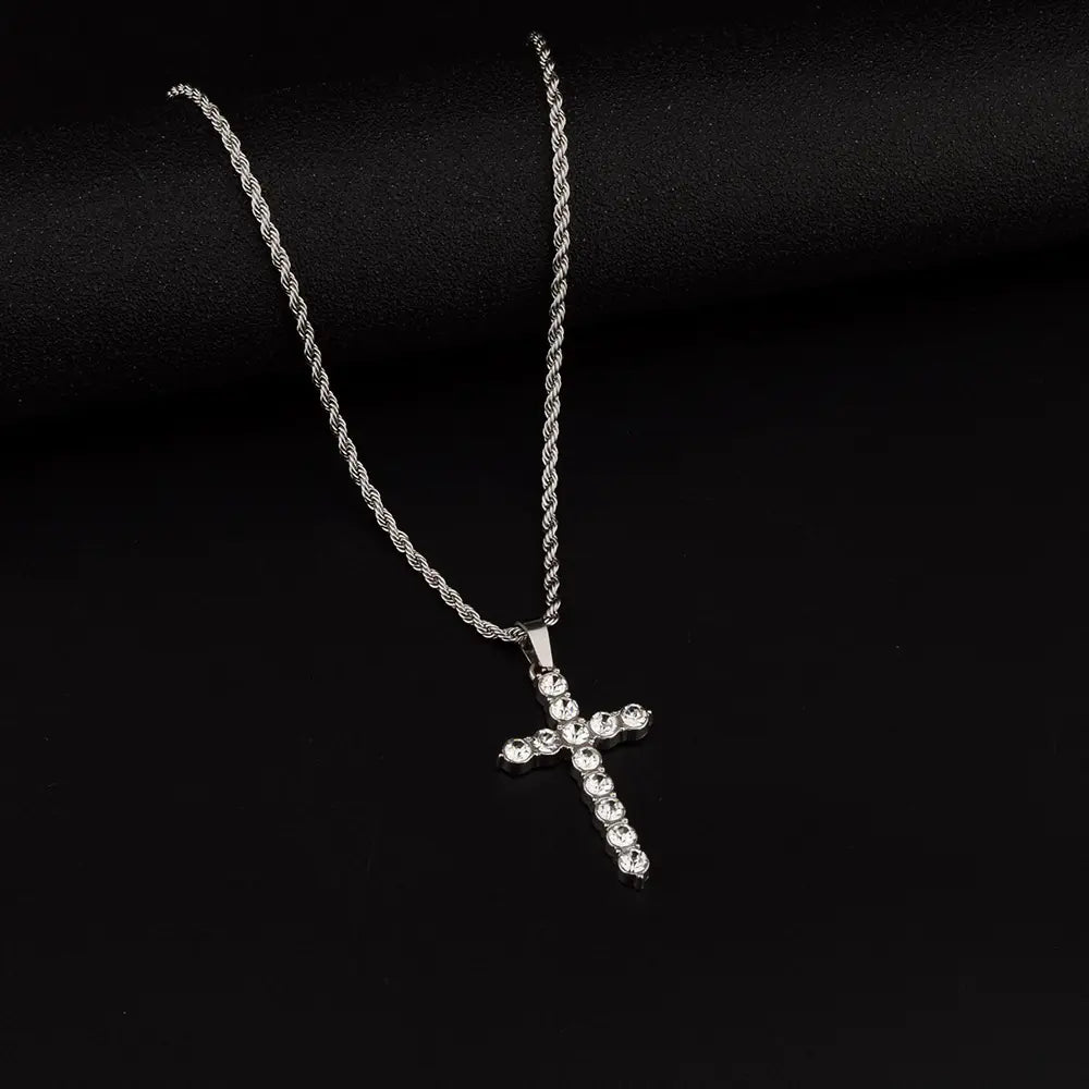 Korshalsband med Glittrande Stenar  ✝️